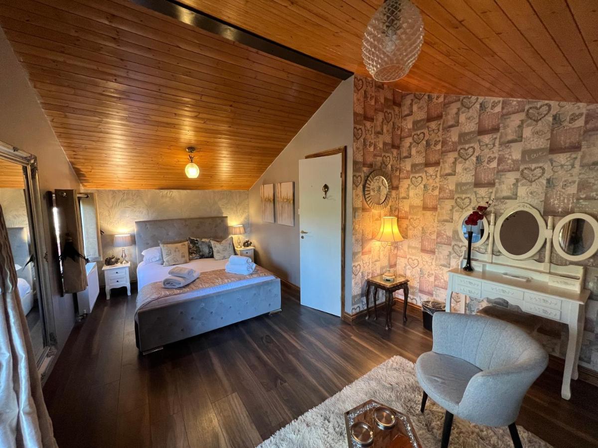 Squirrel Lodge At Owlet Hideaway - With Hot Tub, Near ยอร์ค ภายนอก รูปภาพ